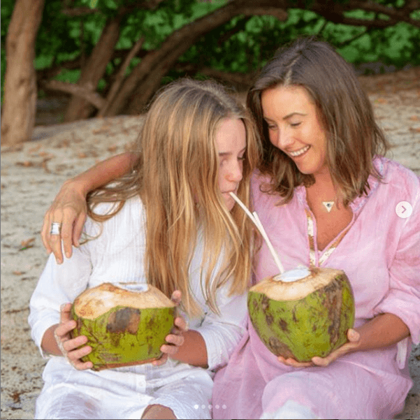 Le sigue Aitana, quien es tres años menor que María y ama los deportes, principalmente el fútbol, aseguró la revista en una publicación de mayo de 2018.