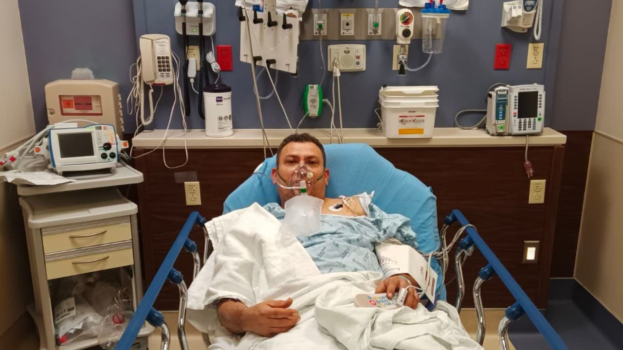 José Mira, de 29 años, sobrevivió a una fuerte explosión en el centro de la ciudad de Fort Worth, en Texas.