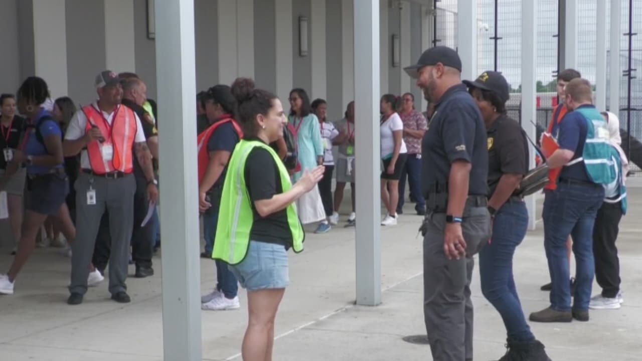 Prevención ante emergencias: realizan simulacro de seguridad en las escuelas del condado de Orange