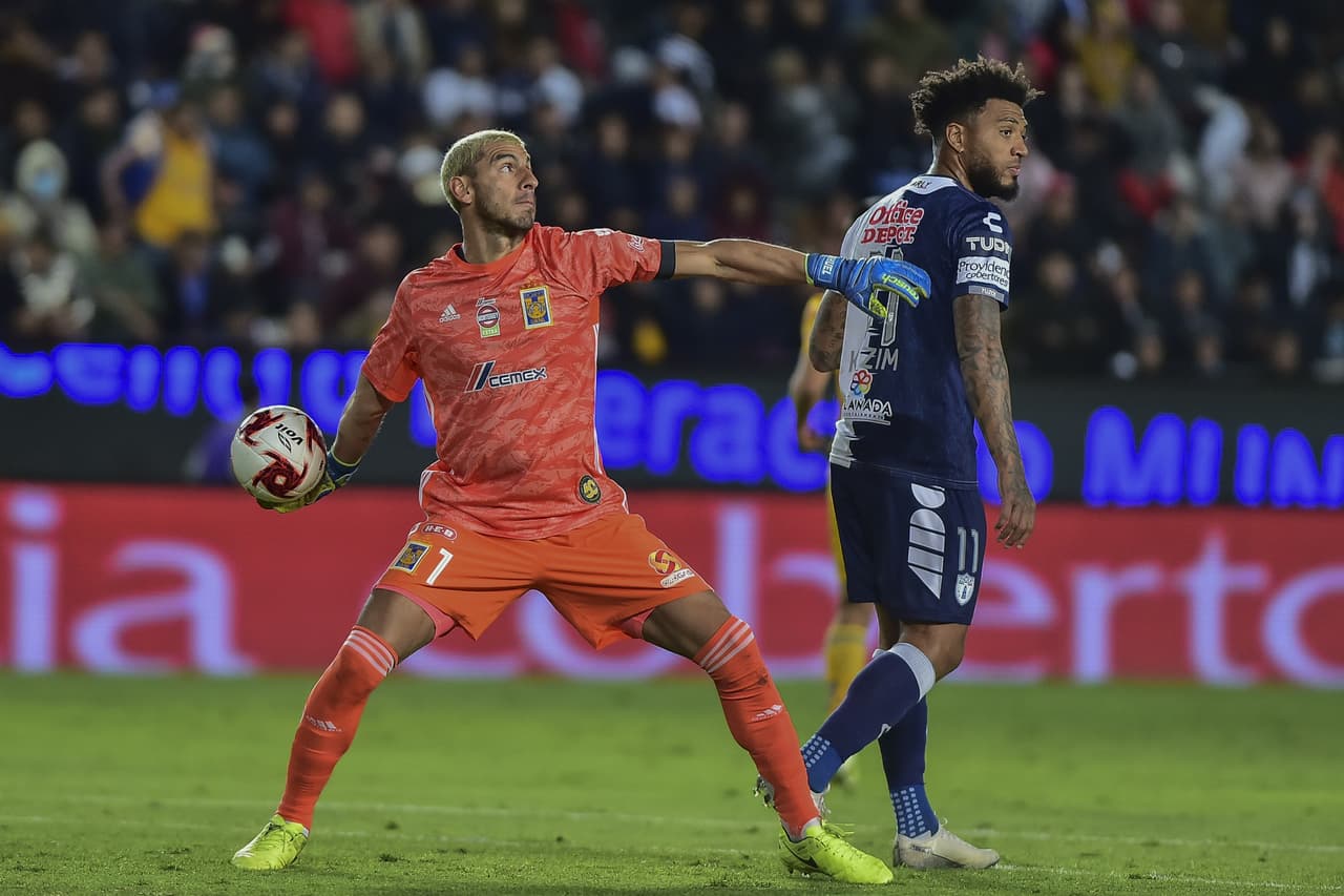 Nahuel Guzmán. Ídolo en Tigres, odiado por la afición rayada y por muchos aficionados del futbol mexicano gracias a sus declaraciones y actitud burlona dentro del terreno de juego.
<br>