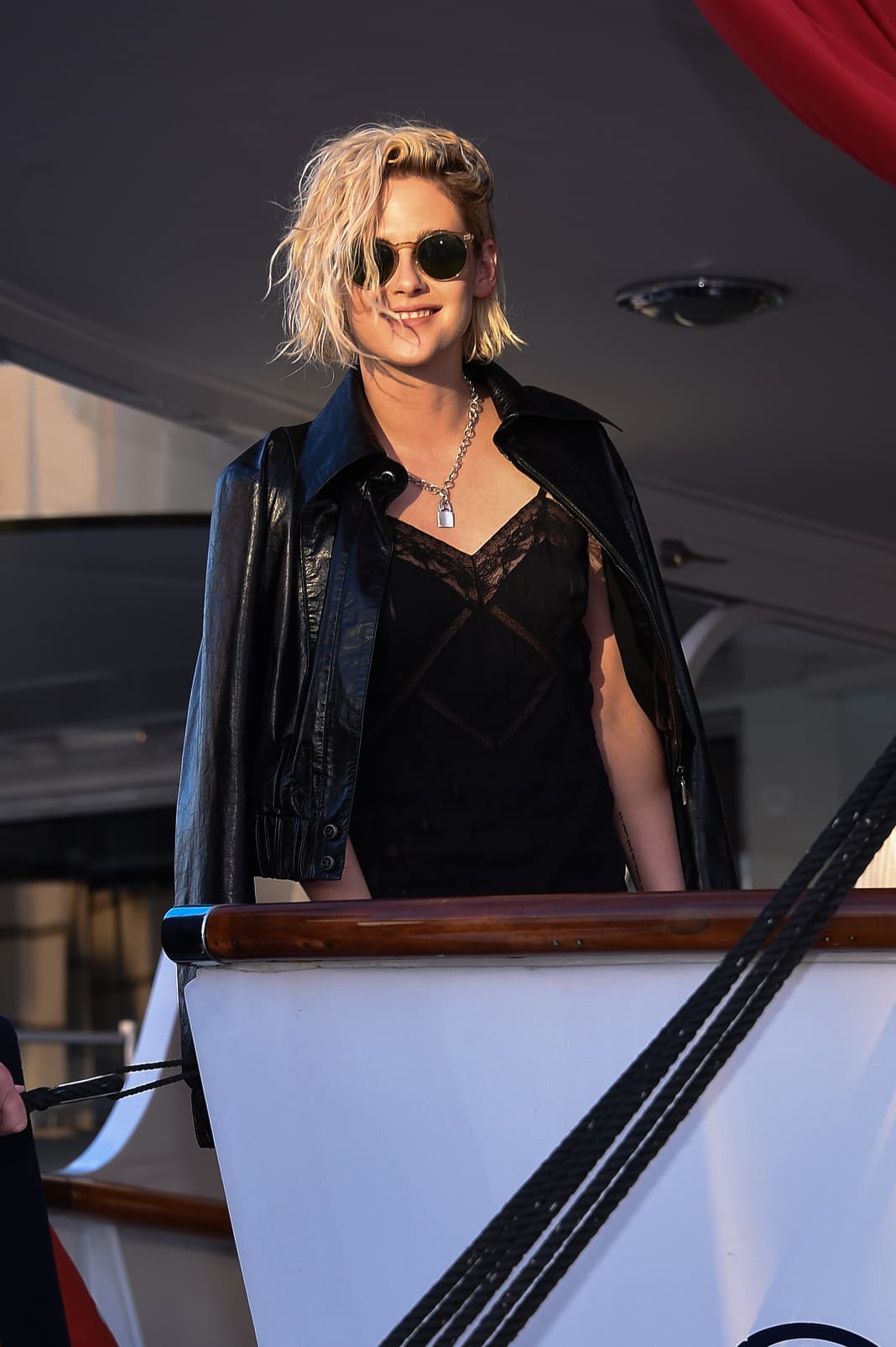 Kristen notó que la retrataban y en lugar de enojarse, regaló su mejor sonrisa.