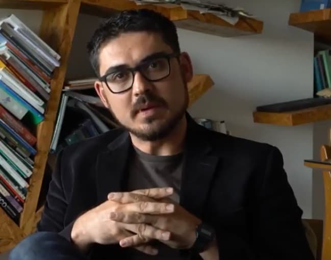 <b>SECRETARÍA DE DESARROLLO AGRARIO, TERRITORIAL Y URBANO: SECRETARÍA DE DESARROLLO AGRARIO, TERRITORIAL Y URBANO: </b>Su titular será 
<b>Román Guillermo Meyer</b> Falcón, de 34 años. Es arquitecto por el Tecnológico de Monterrey y cuenta con una maestría en Gestión Urbana por la Universidad Politécnica de Cataluña. Sus proyectos están enfocados en el rescate del espacio público y colonias populares, salud pública, movilidad y políticas públicas. Román Guillermo es hijo del historiador y académico Lorenzo Meyer y la socióloga Romana Falcón. Dos de sus principales proyectos como titular de la dependencia serán pavimentar con concreto los accesos a cabeceras municipales en el estado de Oaxaca y el aseguramiento de disponibilidad de agua potable en el país a través de 13 regiones hidrológicas.