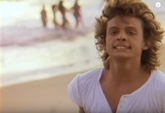 Incluso, 'El Sol' utilizó este mismo estilo para la portada de su disco 'Un hombre busca una mujer', lanzado en 1988.