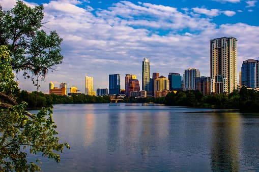 Antes de que de que se le cambiara el nombre, el Lake Austin fue nombrado Lake McDonald en honor a John McDonald, un exalcalde de la ciudad.
