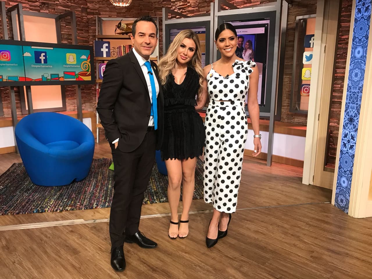 Carlos Calderón y Francisca Lachapel le dieron la bienvenida a nuestro programa.