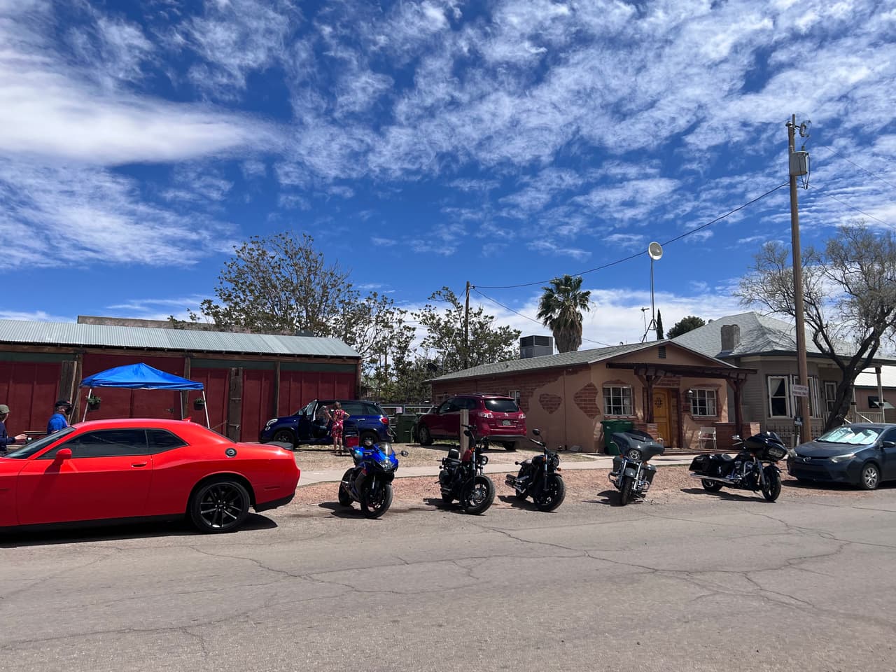 Si buscas un plan para el fin de semana, puedes considerar ir a Tombstone. El pueblo sufrió el impacto económico de la pandemia pero se observa que resurge para entretener a los visitantes.