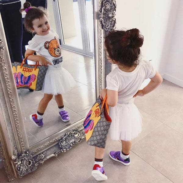 En 2017 desfiló en la semana de la moda de Nueva York. Tiene más de 173k de seguidores en Instagram.