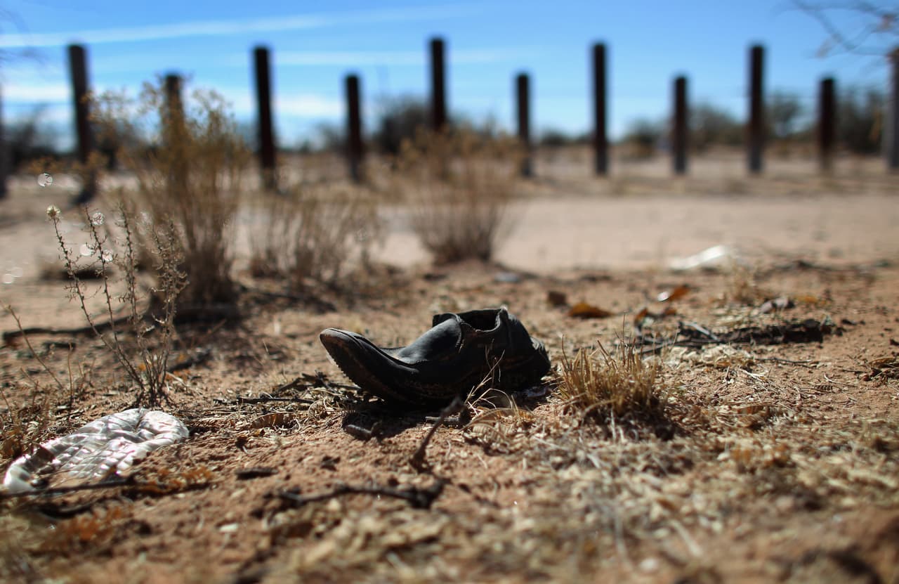 Inicia caminata anual para honrar a los inmigrantes que han muerto en el desierto de Arizona