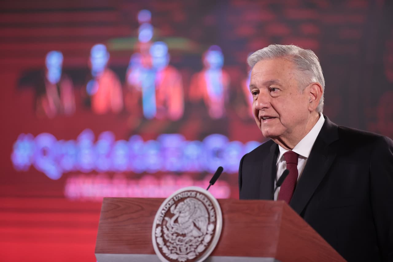 "Eran aportaciones del pueblo": AMLO niega corrupción en videos de su hermano recibiendo dinero 
