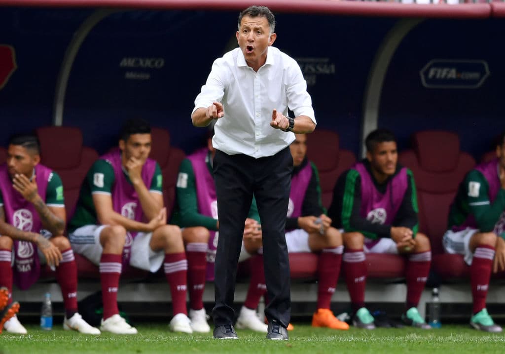 Las indicaciones llegaron pronto al indicarle a los atacantes que evitaran la salida de los defensas alemanes.