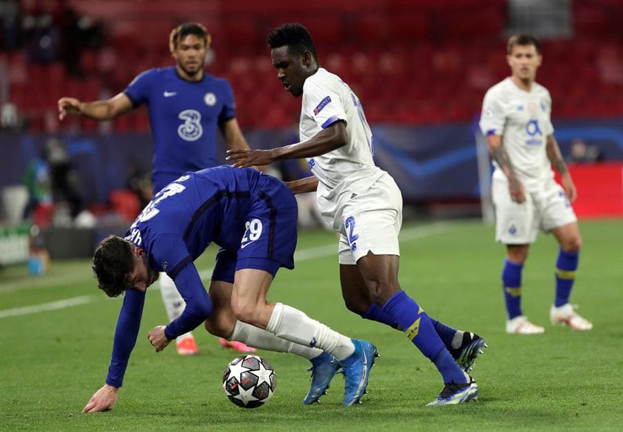 Chelsea logra su pase a las Semifinales de la UEFA Champions League aún con la derrota contra el Porto 0-1 durante el partido de vuelta, pues el marcador global quedó 2-1 a favor del equipo inglés.