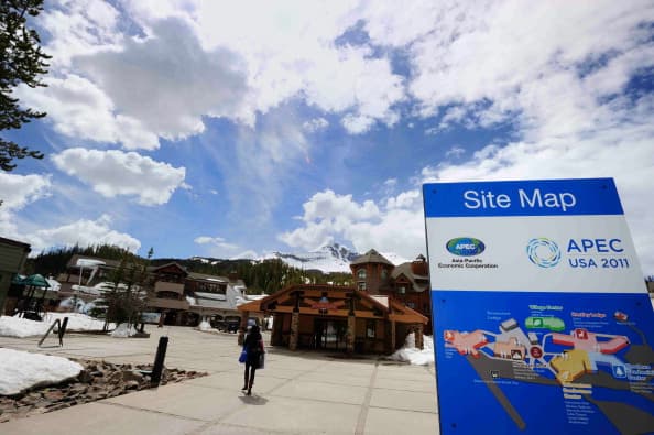 <b>16.- Big Sky, Montana.- </b>Esta pequeña ciudad de 2,308 habitantes es el lugar ideal para disfrutar hermosos paisajes nocturnos debido a que sus cielos despejados y libres de contaminación permiten ver las estrellas. Además, cuenta con hermosos lugares para esquiar y realizar senderismo. Asimismo, este lugar es frecuentado por celebridades que han decidido comprar casas en el lugar como Ben Affleck, Tom Brady y Justin Timberlake comprando propiedades aquí. 
<br>