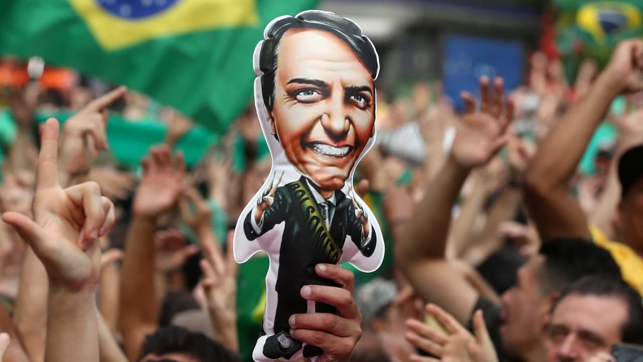 Bolsonaro arrasa en las elecciones presidenciales de Brasil, pero deberá ir a segunda vuelta con Haddad