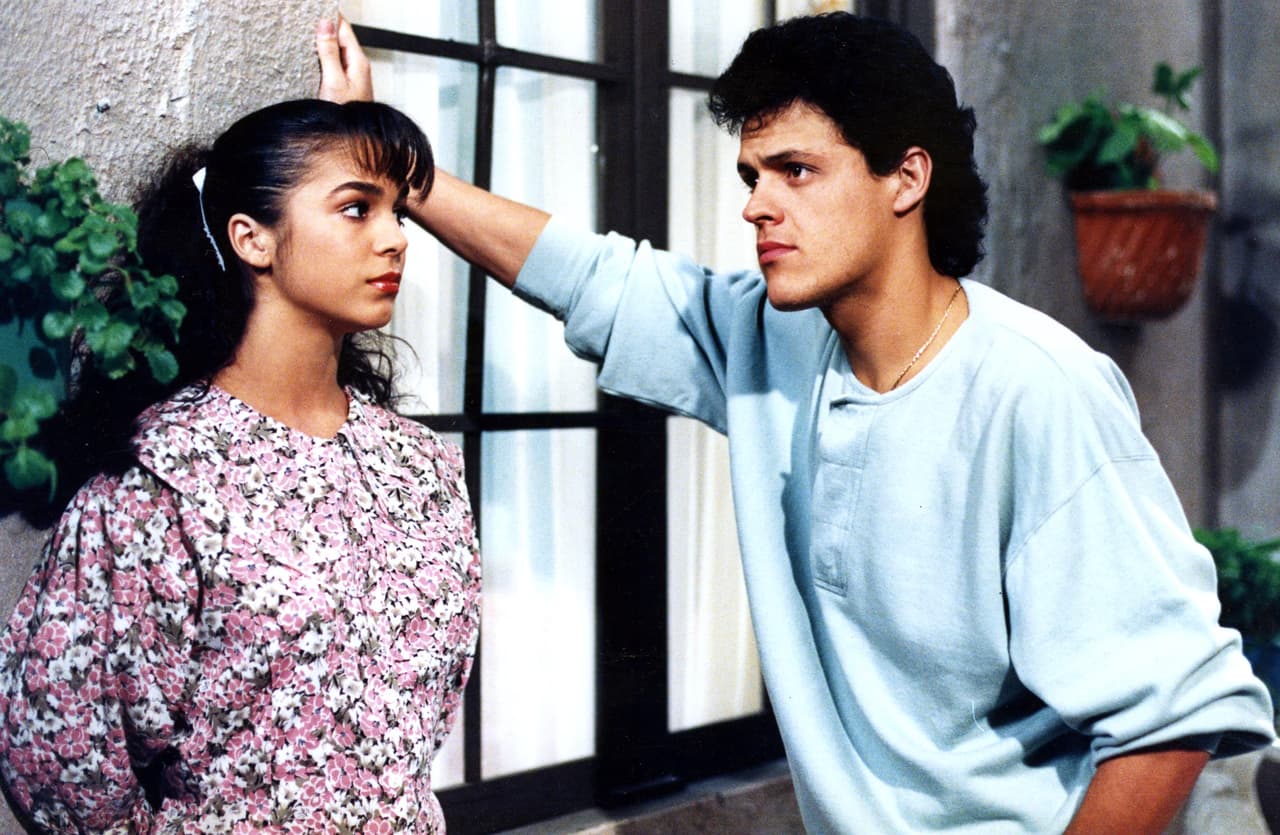 En la historia, que rápidamente se convirtió en un fenómeno musical juvenil, Bibi hacía pareja romántica con Pedrito Fernández.