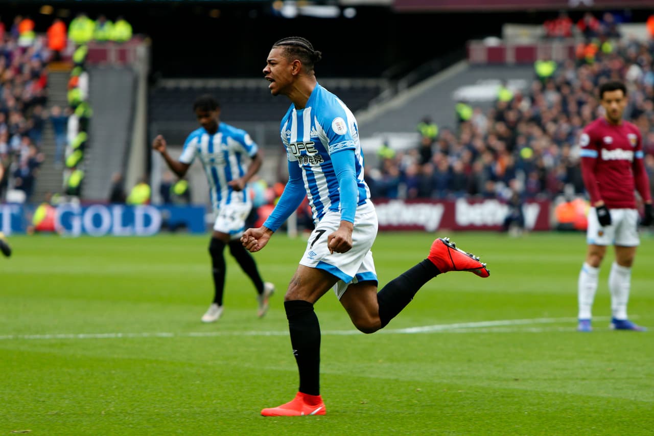 Al minuto 17 le llegó el turno a Juninho Bacuna de igualar el marcador con un certero cabezazo en el área.