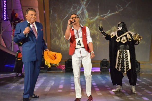 Y en un momento de arrebato, Mario se quitó el sombrero y lo quería destrozar.