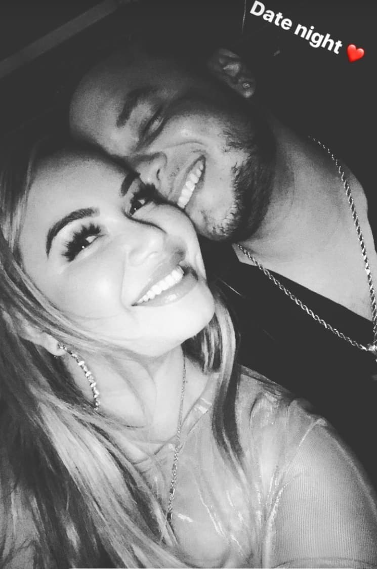 Otro mes fue suficiente para que Chiquis Rivera y Lorenzo Méndez se dieran cuenta de que se quieren y desean estar juntos, fue el vocalista de la Original Banda Limón quien compartió esta fotografía donde muestra que tuvo una cita con la hija de Jenni Rivera.