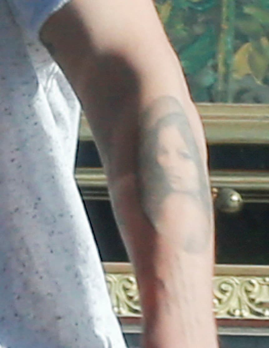 Mira el tatuaje de su amor que tiene Marco en el antebrazo.