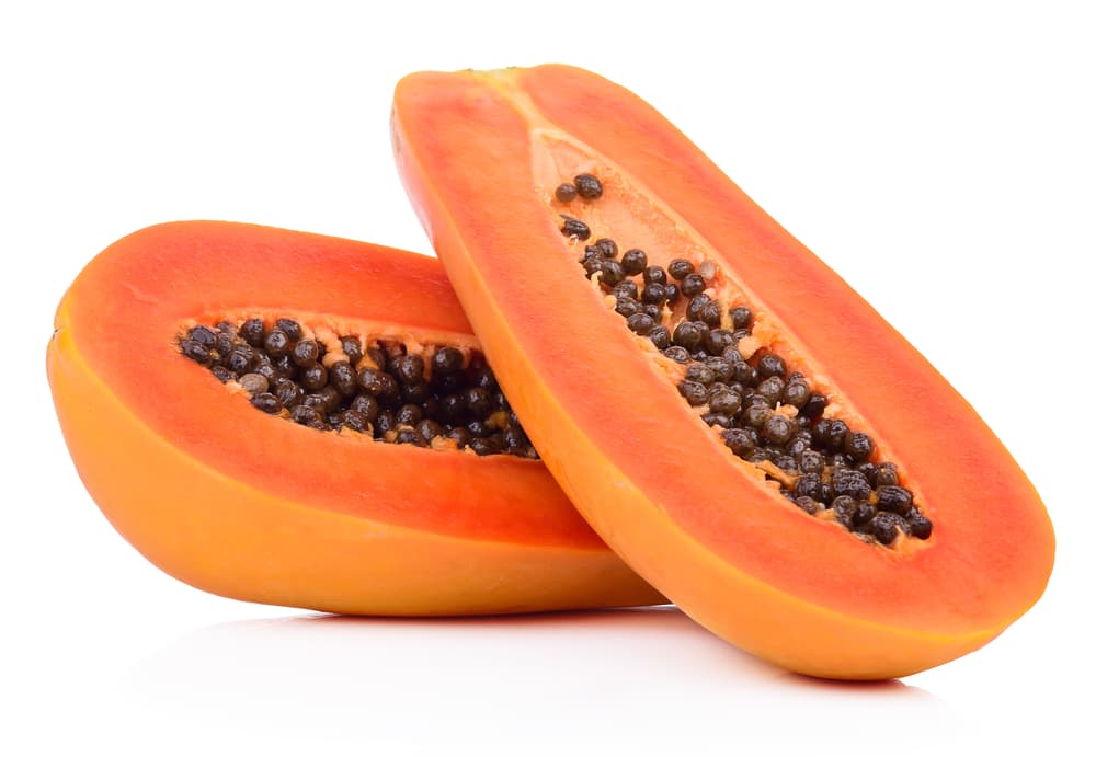 Si tienes problemas hormonales o tus dolores menstruales son muy fuertes, también puedes tomar té o jugo de las hojas de papaya varias veces al día, para que tu ciclo sea menos doloroso y no dependas tanto de ciertas medicinas.