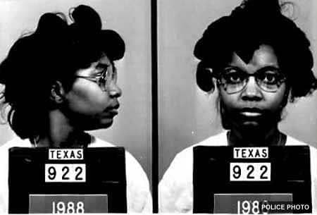 Frances Newton fue ejecutada el 14 de diciembre de 2005 por inyección letal. Fue condenada por el asesinato de su esposo Adrian, de 23 años, de su hijo Alton, de 7, y de su hija Farrah, de 21 meses. . Foto tomada de Murderpedia.