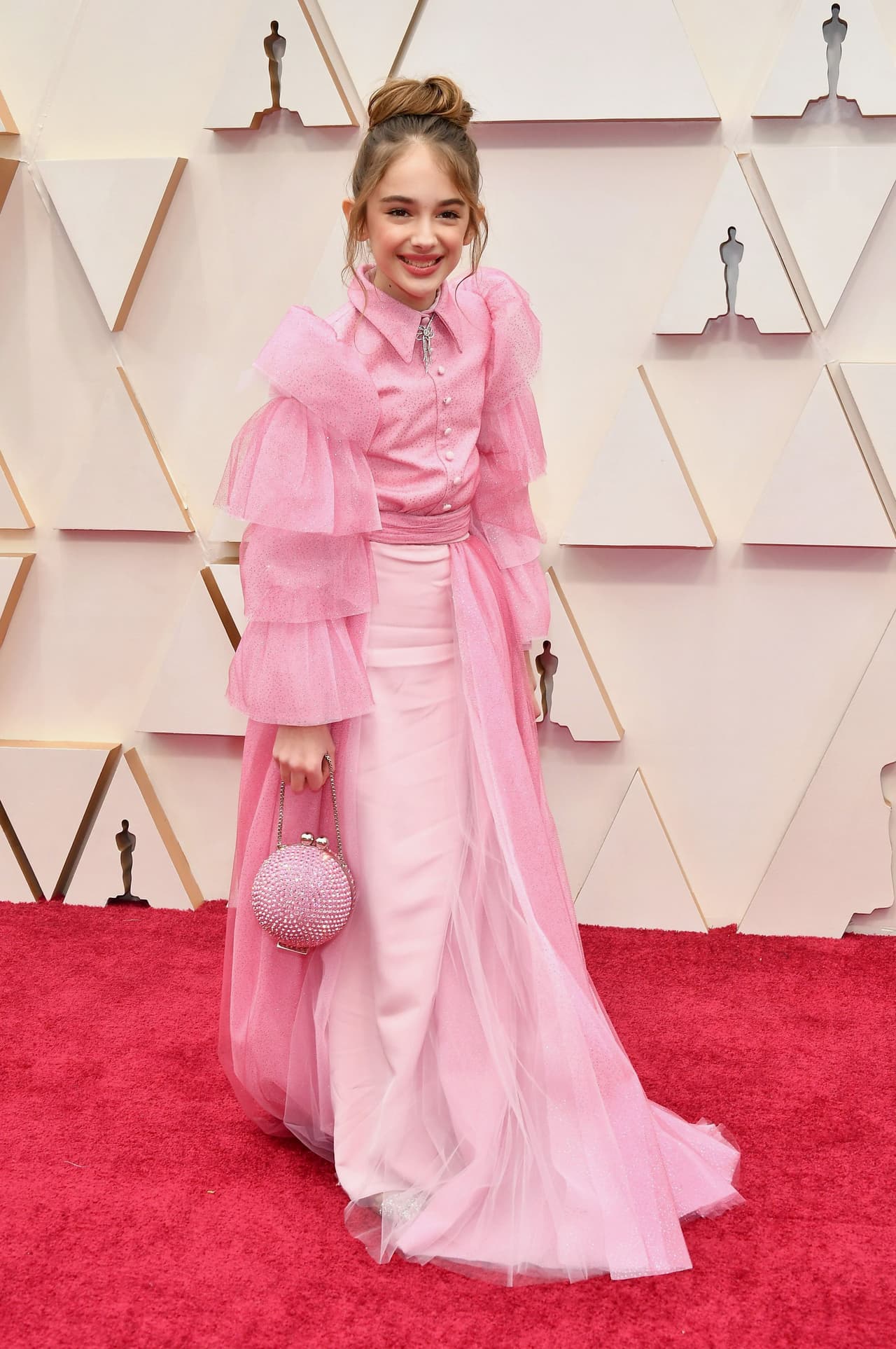La pequeña Julia Butters, que actúa en 'Érase una vez en Hollywood', deslumbró con este vestido rosa.