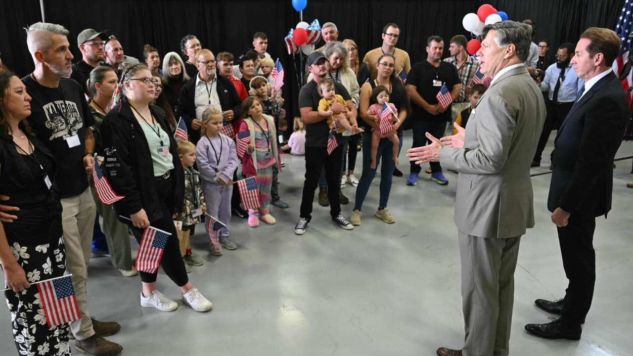 Iglesia Episcopal no ayudará a reasentar a los sudafricanos blancos recibidos como refugiados por Trump por su "doloroso trato preferencial"  //  Iglesia Episcopal no ayudará a reasentar a los sudafricanos blancos recibidos como refugiados en EEUU por su compromiso “con la justicia racial y la reconciliación”

