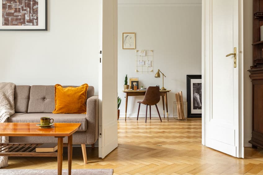 <b>Puertas. </b>Seguramente has dejado las puertas abiertas durante el día para que todas las habitaciones se ventilen, pero hacerlo dependerá de algunos factores como la zona y la hora.