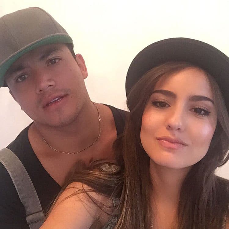 Ella es Mariana Navarrete, su hermanita menor.