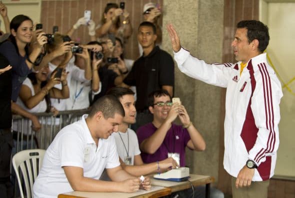 "Ahora viene la avalancha hasta el cierre del proceso de votación y después, muy importante, las auditorías ciudadanas", dijo Capriles a periodistas.