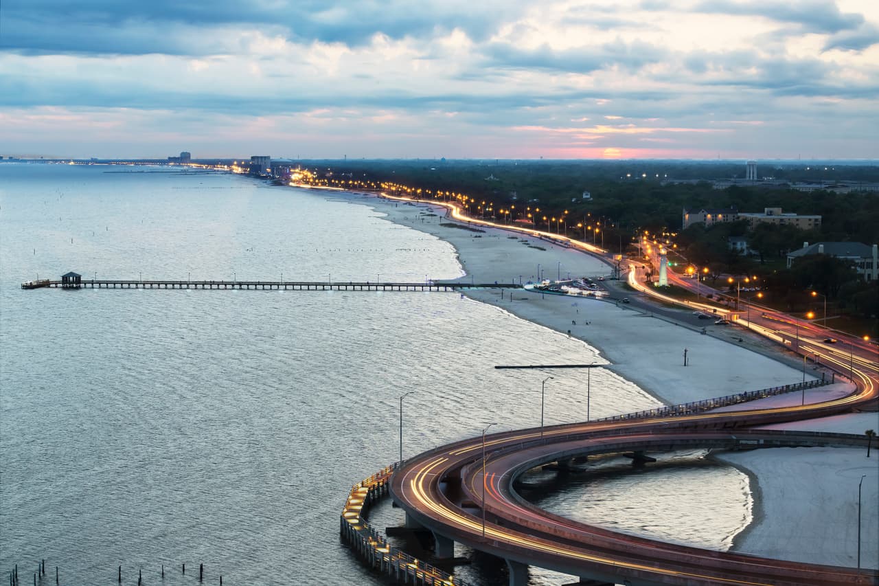 <b>16. Mississippi. </b>26,191 personas habitan lugares que en el año 2100 se inundarán en este estado sureño. 12,140 casas que existen hoy en día, por un valor de 1,284,554,796 dólares, podrían ser afectadas. La fotografía es de la ciudad de Biloxi, en la costa del golfo de México.