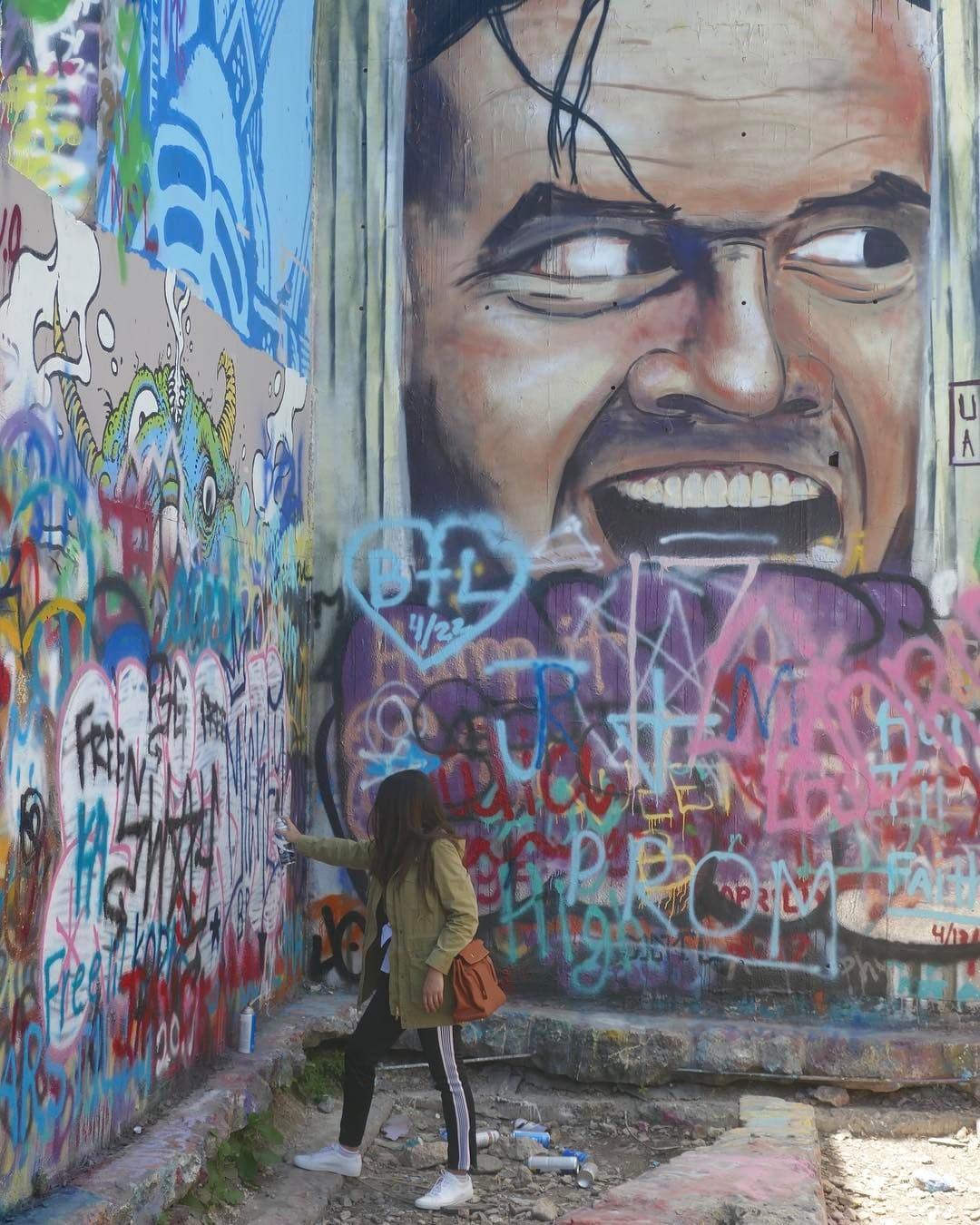 Austin, Texas fue el lugar perfecto para que la pareja pudiera apreciar el arte urbano de las calles.