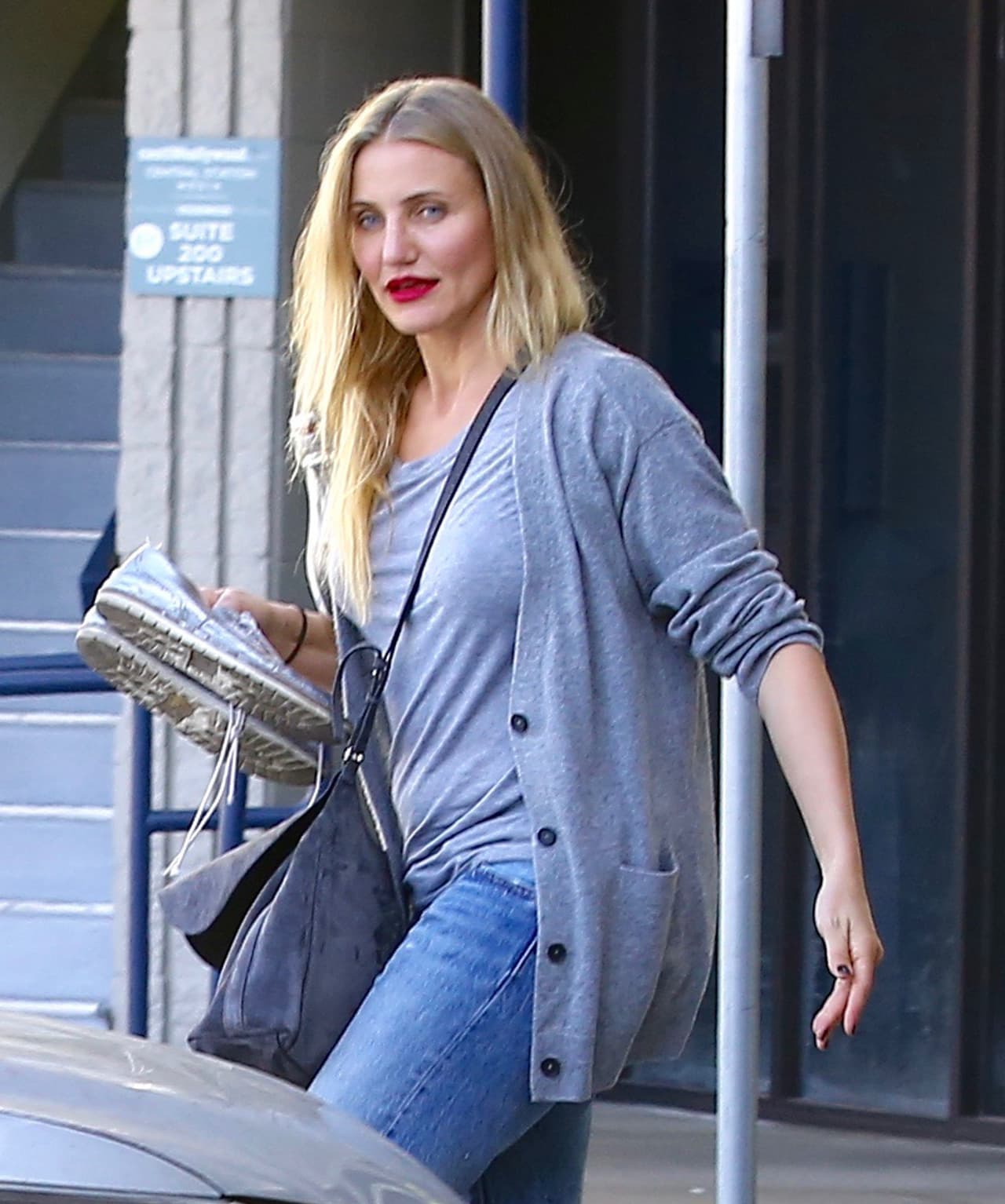 Pillamos a Cameron y Nicole en su día de ir al salón de belleza a arreglarse los pies.