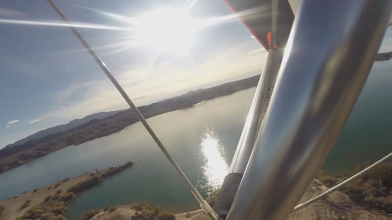 <a href="https://www.univision.com/local/arizona-ktvw/explorando-arizona-conoce-lake-havasu-desde-las-alturas-en-un-ultraligero-video">Vuela sobre Lake Havasu. </a>Entre los muchos atractivos que ofrece este sitio, existe la posibilidad de conocerlo desde las alturas volando en un ‘ultraligero’.