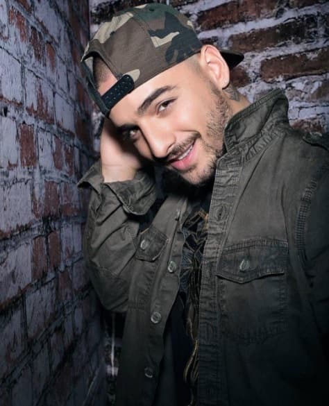 Juan Luis Londoño Arias, mejor conocido como Maluma, llegó a esta edad con tres nominaciones en Premio Lo Nuestro 2017 en las categorías Grupo o Dúo del Año, Canción del Año Pop / Rock y Grupo o Dúo del Año Pop / Rock.