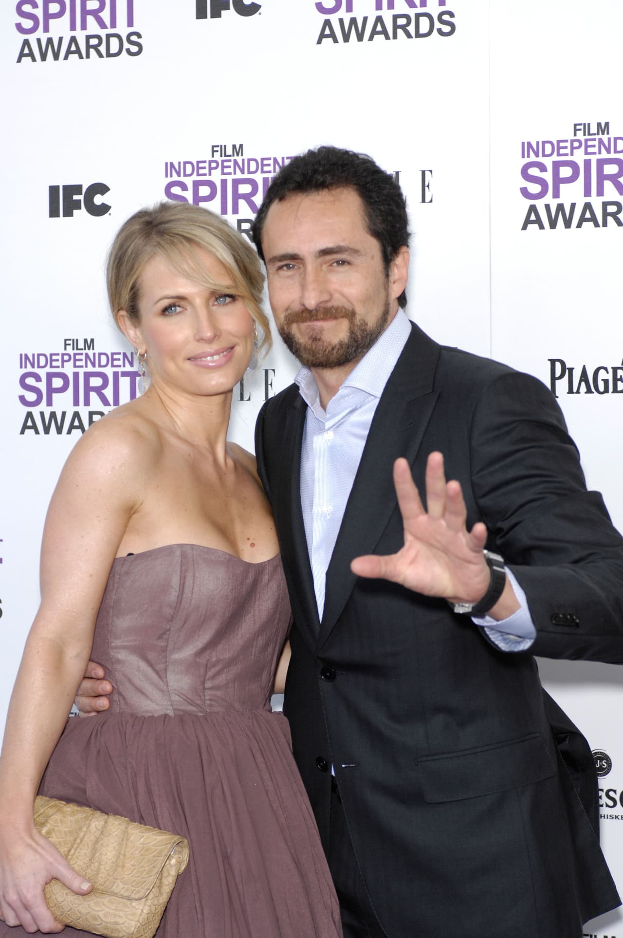 Demián Bichir comentó que su esposa sufría depresión: "La depresión ha cobrado las vidas de mucha gente hermosa, maravillosa y talentosa como mi amada esposa, Stefanie".