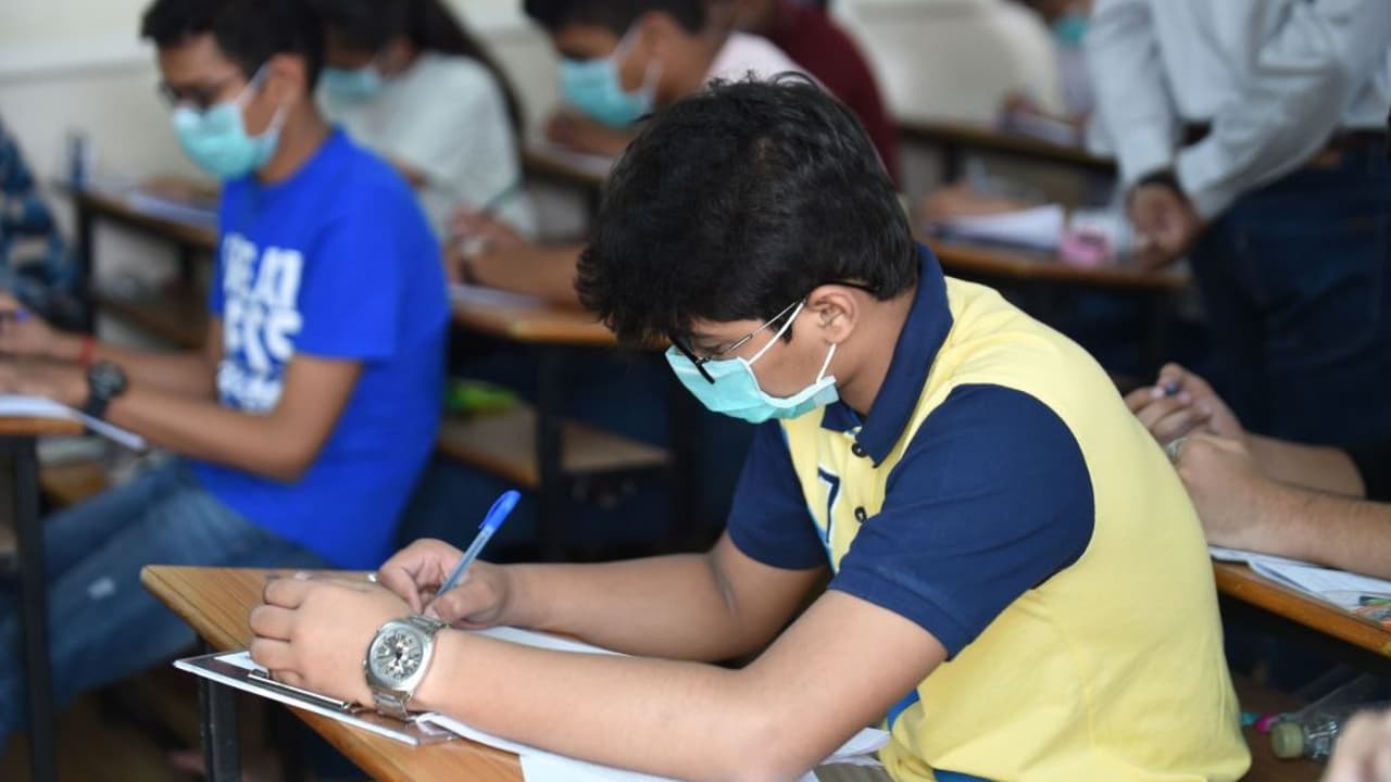 “Pedimos el cierre proactivo de todas las escuelas del distrito”: maestros de Los Ángeles ante la crisis de coronavirus