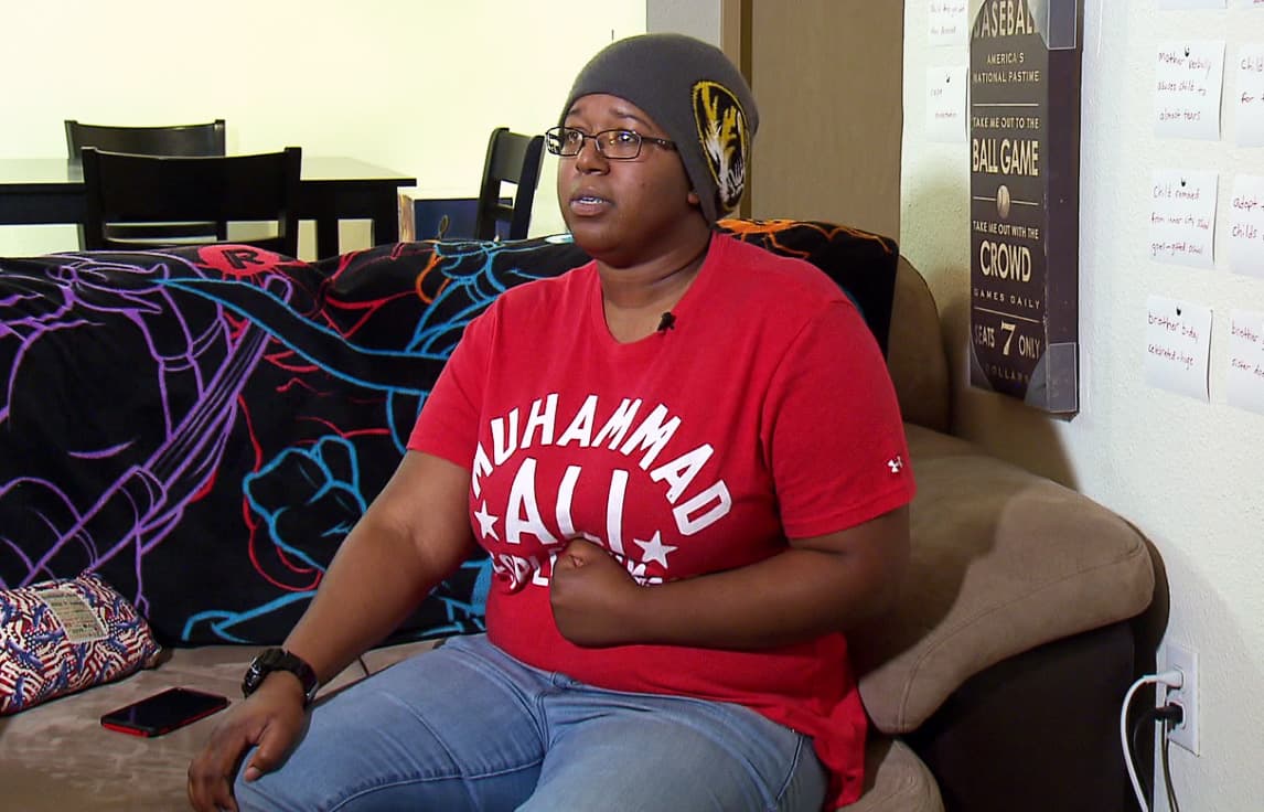 Una mujer negra fue presuntamente golpeada con un ladrillo en un aparcamiento de Hillsboro, en Oregon el 14 de noviembre. Según el relato de la víctima, tres hombres amenazaron con violarla y le gritaron "¿Estás asustada? Deberías, 
<b>ahora tenemos un presidente que siente como nosotros sentimos"</b>. 
<a href="http://koin.com/2016/11/14/hillsboro-woman-recalls-racist-attack-i-dont-deserve-this/">Reportado por el canal local Koin</a>.