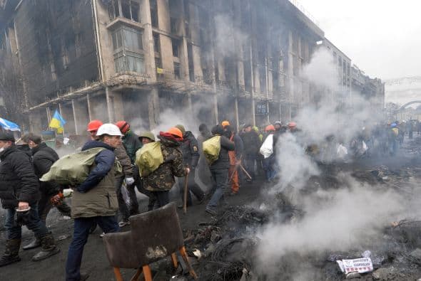 El 17 de diciembre el presidente ruso Vladimir Putin anuncia que Moscú adquirirá bonos del gobierno ucraniano por $15,000 millones.