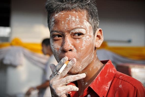 Tanto turistas como tailandeses disfrutan la actividad.