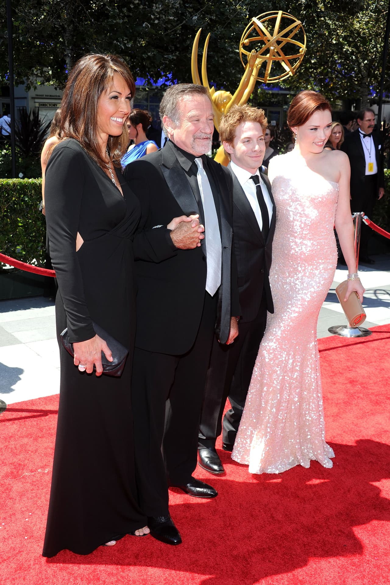 En cambio, señala que Robin sufría de paranoia, alucinaciones e impedimentos físicos.