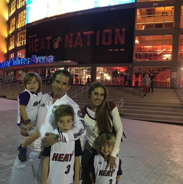 Aquí nos regalaron una postal disfrutando de los Miami Heat!