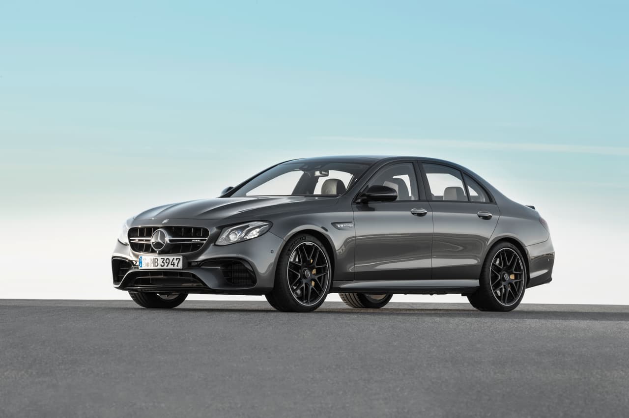 El Mercedes-AMG E63 2018 cuenta con el sistema de suspensión de aire AIR BODY CONTROL de Mercedes-Benz rediseñado completamente para este vehículo. El sistema cuenta con múltiples cámaras de aire que según el fabricante garantizan estabilidad en curvas a alta velocidad con un nivel alto de comodidad.
