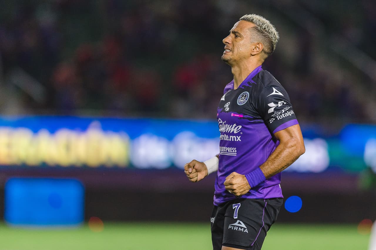 Al minuto 5, Luis Reyes, de Atlas, derribó a Brian Rubio al momento de disparar. Camilo Sanvezzo cobró la pena máxima, venció a Camilo Vargas y le daba la ventaja a Mazatlán.