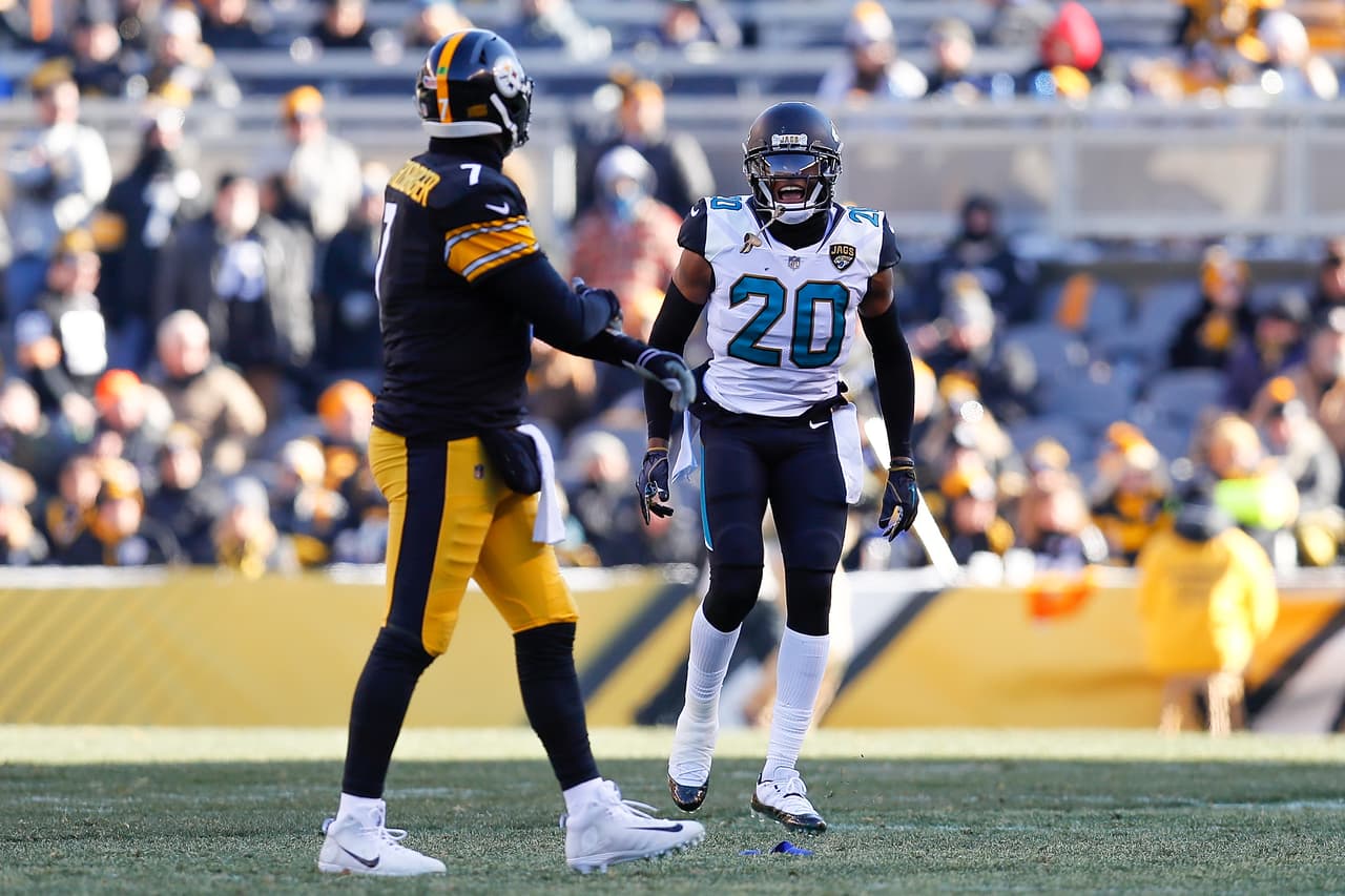 PITTSBURGH, PA - JANUARY 14: Jalen Ramsey #20 of the Jacksonville Jaguars reacts towards Ben Roethlisberger #7 of the Pittsburgh Steelers after a fumble return for a touchdown during the first half of the AFC Divisional Playoff game at Heinz Field on January 14, 2018 in Pittsburgh, Pennsylvania. (Photo by Kevin C. Cox/Getty Images)