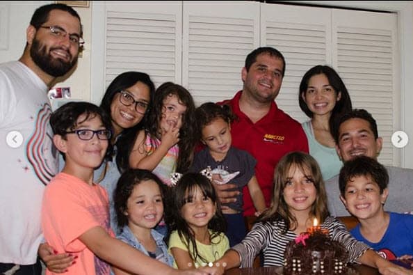 También la acompañaron otros miembros de su familia.