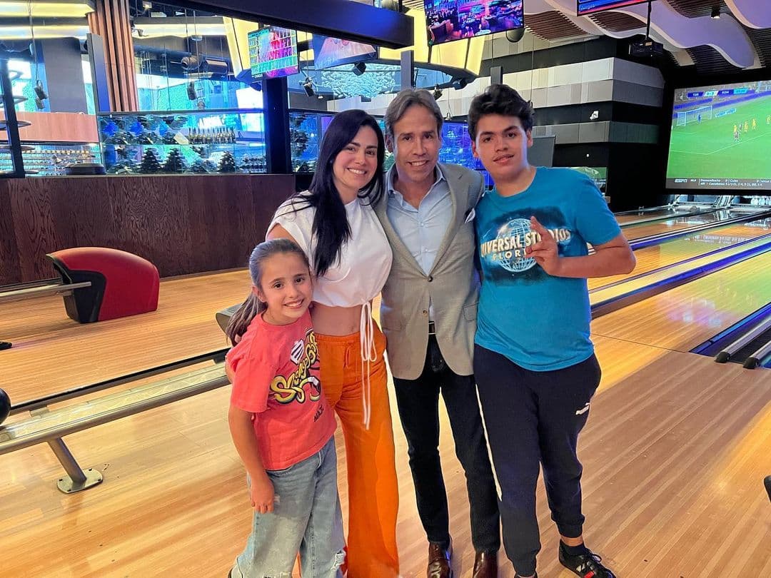 Tras los días increíbles que pasaron en Florida, Santiago tuvo un festejo más. Luz Elena y su esposo Bernardo Martínez, quien no pudo salir de viaje con ellos, lo celebraron el 20 de mayo en un boliche de la Ciudad de México.