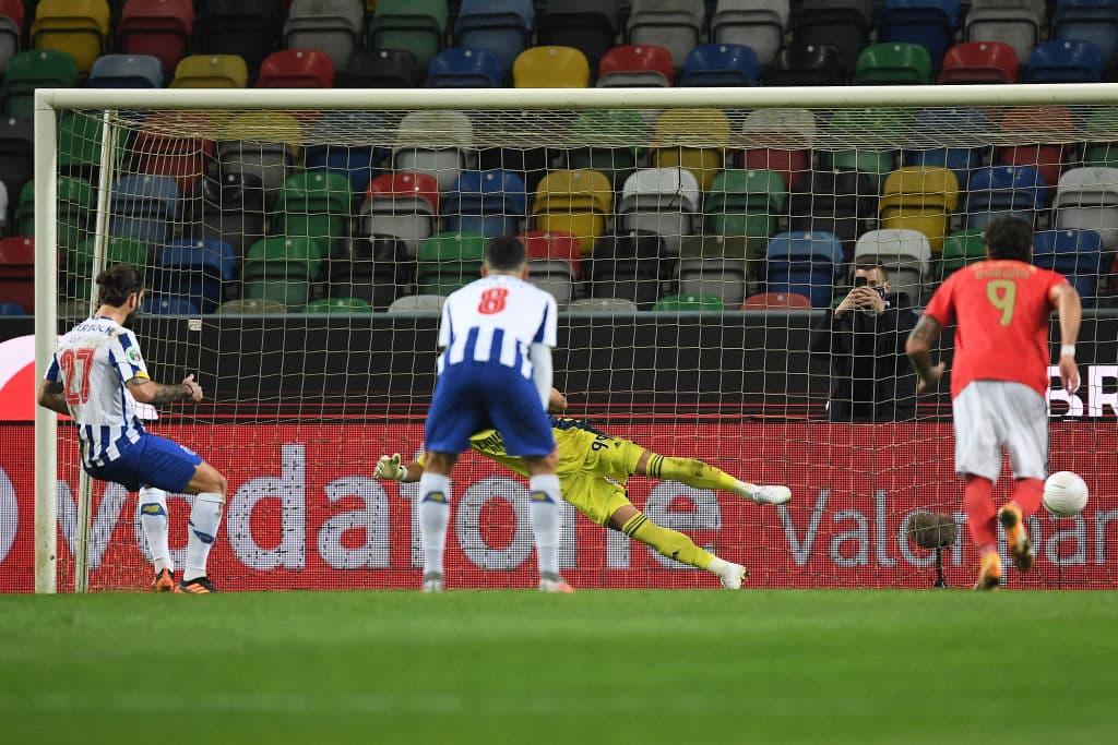 Tras vencer 2-0 al Benfica, los Dragones consiguieron el triplete del futbol portugués. | Sergio Oliveira (25’) abrió el marcador por la vía penal y Luis Fernando Díaz (90’) hizo el tanto que selló el triunfo y así conseguir el tercer título de la campaña.