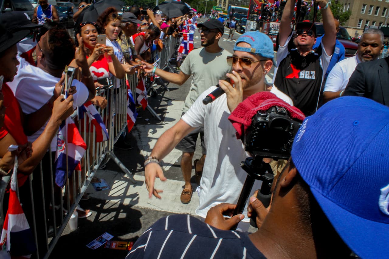 La música, la alegría y el orgullo dominicano fueron los protagonistas del vigésimo séptimo Desfile Dominicano en el Bronx.