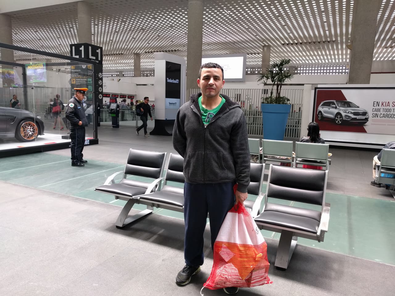 "Si me gusta aquí, a lo mejor me quedo”: la nueva vida de los deportados que llegan al Aeropuerto Benito Juárez de México