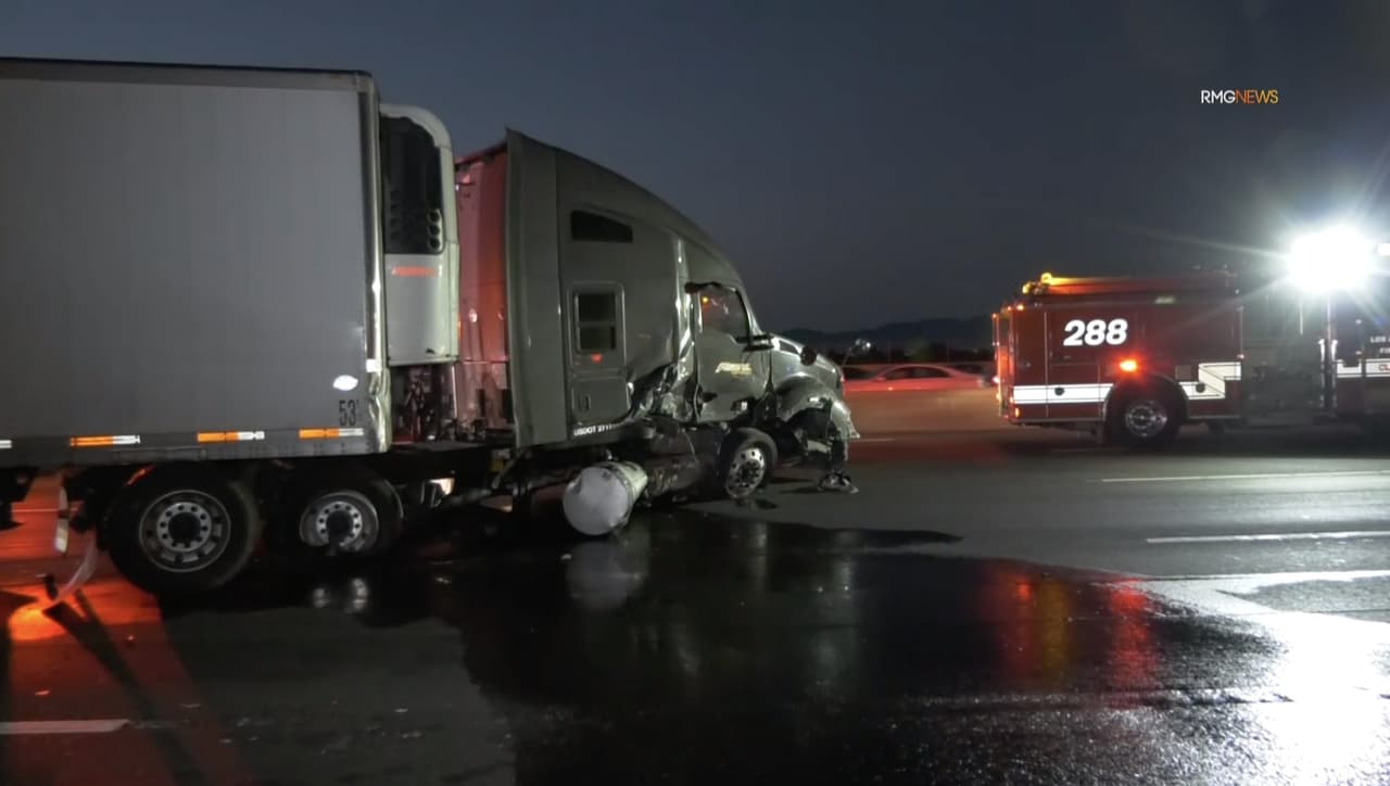 Además, Angie Valenzuela, tía de Aimee escribió en una cuenta de
<a href="https://www.gofundme.com/f/paying-tribute-to-aimee-g?qid=2e1781e8651409c917224029e1d84996" target="_blank">GoFundMe</a> para cubrir gastos del funeral: “Ella era una madre cariñosa, lamentablemente fue víctima de violencia doméstica durante muchos años y
<b>ayer el agresor cumplió su objetivo y entró a la autopista por el camino equivocado matando intencionalmente a mi sobrina”</b>, escribió